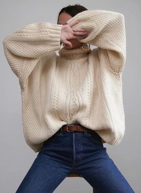 Fall Fashion Coats, Patagonia Pullover, Pullover Outfit, Beige Sweater, Looks Style, Mode Inspiration, Looks Vintage, Fall Winter Outfits, Womens Fashion Trends