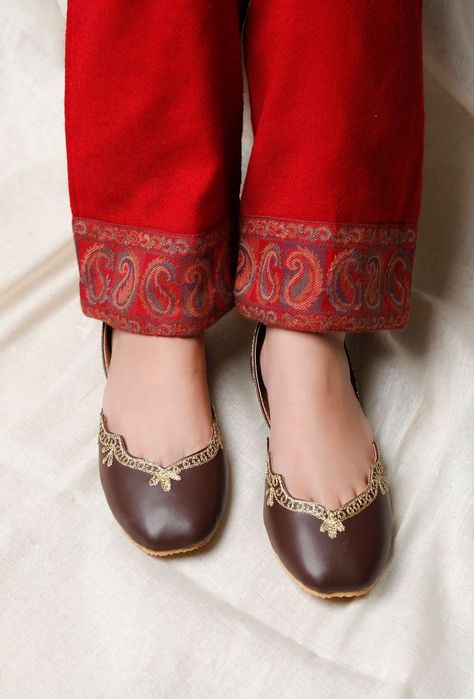 Juti Designs For Women, Pakistani Dresses Casual Simple Stylish, Pakistani Shoes, Velvet Suit Design, Trendy Slippers, Indian Shoes, Kids Dress Collection, Trendy Suits, Zari Embroidery