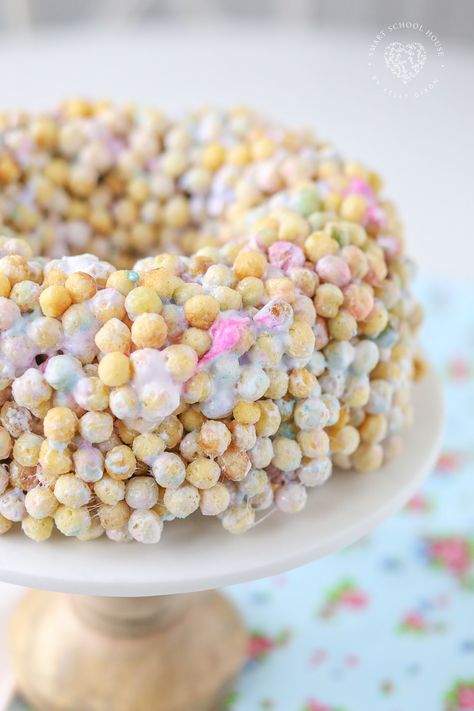 This colorful Peeps Bundt Cake is made of Kix and melted Peeps marshmallows! Made in a bundt cake pan and cut into cereal Peeps treats! Potato Skin Bites, Peach Puff Pastry, Kix Cereal, Peeps Treats, Bacon Cracker, Queso Dip Recipes, Smart School House, Smart School, Peach Puff