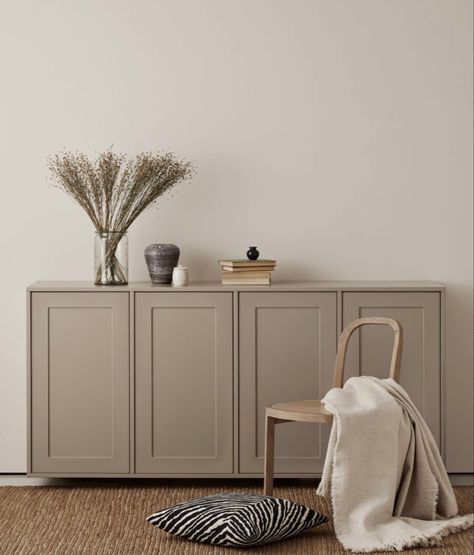 Sideboard In Bedroom, Living Room Cabinet Ideas, Beige Sideboard, Storage Unit Ideas, Sideboard Ideas, Ikea Sideboard, Beige Furniture, Koti Diy, Sideboard Storage Cabinet