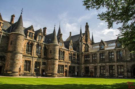 Beautiful University, Boarding School Building, University Exterior, Highschool Exterior, University Of Glasgow Aesthetic, Glasgow University Logo, University Of Glasgow Interior, Uk College, Boarding School Aesthetic