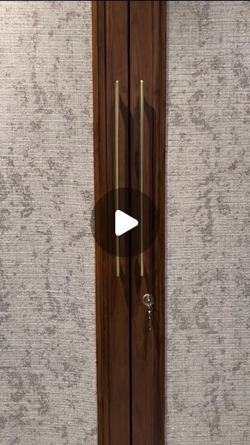 Texture Laminate Wardrobe, Wardrobe Design Bedroom Laminate, Wardrobe Laminate Ideas, Simple Wardrobe Design Ideas, Laminate For Bedroom, Master Bedrooms Simple, Laminate Design For Wardrobe, Merino Laminates Wardrobe, Wardrobe Wood Design