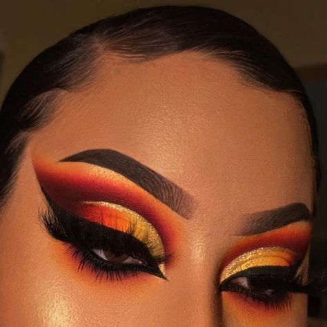 Maquillage Yeux Cut Crease, Make Up Designs, Drag Make-up, Cut Crease Makeup, Art Makeup, Dope Makeup, Graphic Liner, Colorful Eye Makeup, Makeup Eye Looks