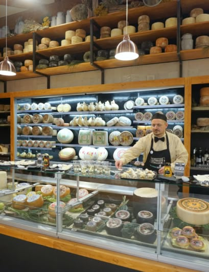 Cheese Display Ideas Retail, Cheese Shop Interior, Cheese Shop Design, Cheese Boutique, Mr Pizza, Pasta House, Cheese Cave, Farm Cheese, Cheese Store