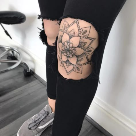 Mandala Knee Tattoo, Knee Mandala, Tattoo Knee, Tattoo Mandala, Roses Tattoo, Elbow Tattoos, Skeleton Hand Tattoo, Leg Tattoos Women, Knee Tattoo