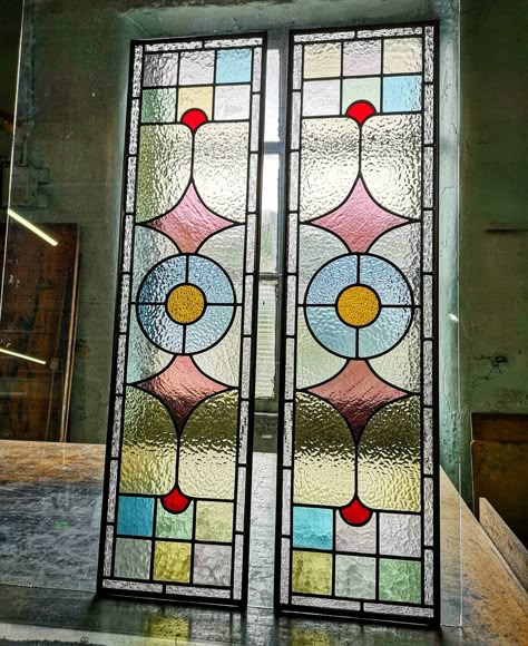 Stained Glass Door Design, Vintage Stained Glass Patterns, Stained Glass Vintage, Stained Glass Sidelights, Stained Glass Doors Interior, Modern Stained Glass Windows, Stained Glass Door Panel, Door Stained Glass, Stained Glass Front Door