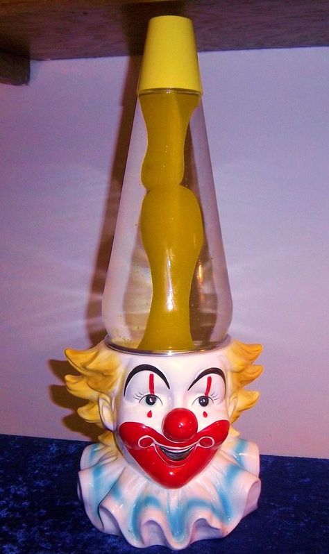 Creepy Cute House Decor, Clown Room Decor, Clowncore Bedroom, Clowncore Decor, Clown Bathroom, Weird Interior Design, Clown Bedroom, Clowncore Room, Weird House Decor