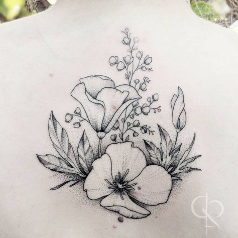 Poppy And Daffodil Tattoo, Fine Line Poppy Tattoo, Tats Ideas, Poppy Tattoo, Daffodil Tattoo, Mommy Tattoos, Poppies Tattoo, Arrangement Floral, Flower Circle