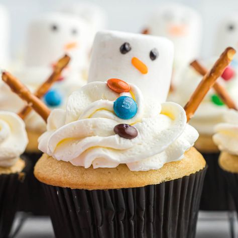 Snowman Cupcakes Gluten Free Christmas Desserts, Marshmallow Cupcakes, Homemade Buttercream Frosting, Winter Baking, Snowman Cupcakes, Marshmallow Snowman, Easy Christmas Treats, Christmas Desserts Easy, Christmas Recipes Easy