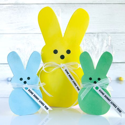 Easter Bunny Treat Holders with the Nested Peeps - Project Idea - Scrapbook.com Easter Treat Holders Paper Crafts, Peep Cutout, Treats For My Peeps Free Printable, Diy Easter Treats, Free Peeps Svg, Easter Treat Holders, Peeps Treats, Easter Gift Tags Printable Free Peeps, Peeps Candy