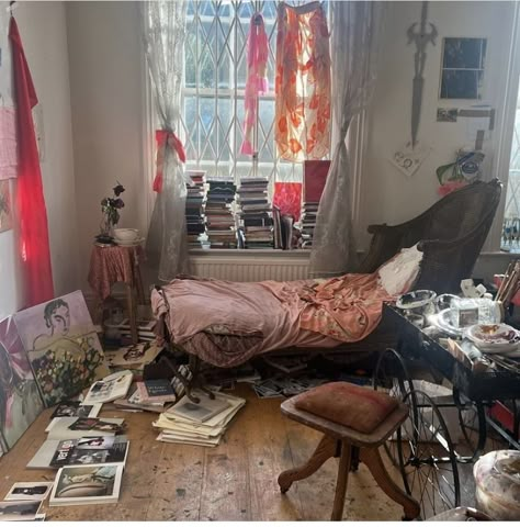 Faye Wei Wei, Messy Room Aesthetic, Messy Bedroom, Dreamy Room, Dream Apartment, Room Inspiration Bedroom, Dream Rooms, Apartment Room, Summer Evening