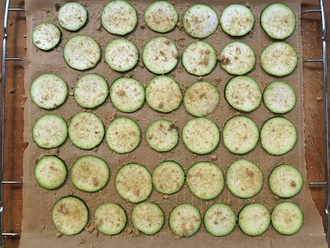 Zucchini Crisps for Dogs Zucchini Dog Treat Recipes, Zucchini Dog Treats, Dehydrated Recipes, Dog Vegetables, Kitty Treats, Zucchini Cookies, Zucchini Crisps, Freeze Dried Dog Treats, How To Cook Zucchini