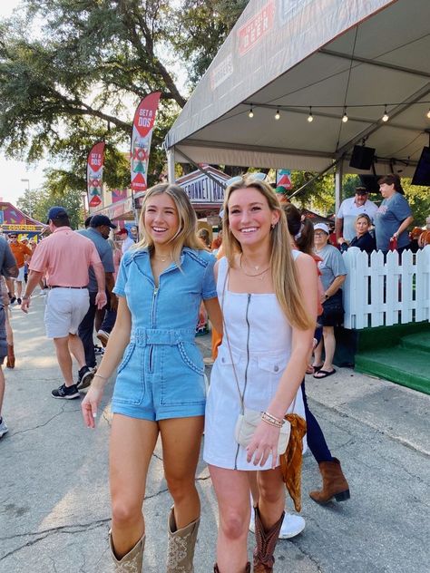 Preppy Morgan Wallen Concert Outfit, Classy Cowgirl Boots Outfit, Preppy Festival Outfit, Acl Outfits Festivals 2023, Southern Gameday Outfit, Preppy Country Concert Outfit, Nashville Summer Outfits 2023, Southern College Outfits, Cute Concert Outfits Summer