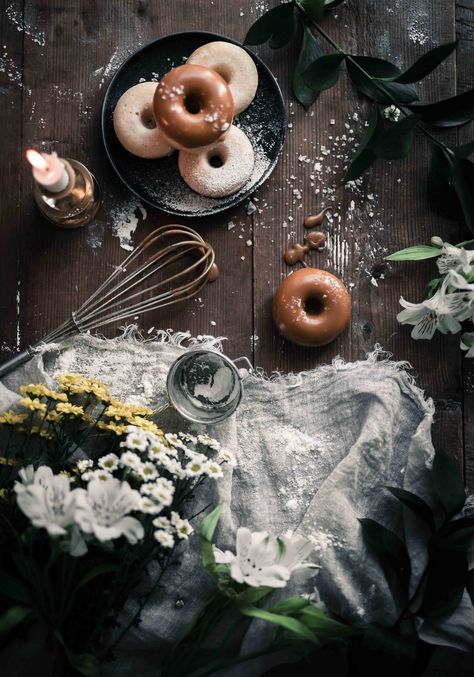 Winter Flatlay, Doughnuts Photography, Donat Glaze, Donut Photos, Food Photography Dessert, Making Donuts, Food Flatlay, Cafe Mocha, Easy Donuts