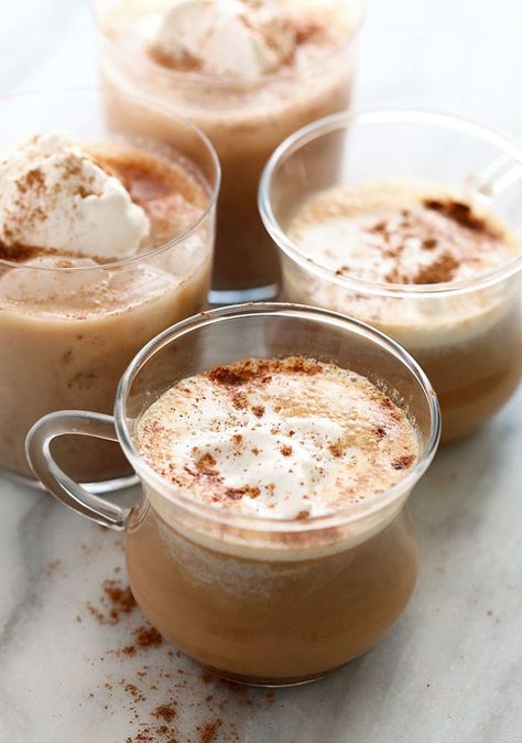 Make this chai tea latte AT HOME! It is made with black tea, almond milk, chai tea spices and more! Milk Chai Tea, Chia Tea Latte Recipe, Hot Chai Tea, Chai Tea Latte Recipe, Homemade Chai Tea, Te Chai, Homemade Chai, Chai Tea Recipe, Tea Latte Recipe