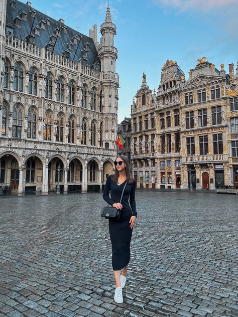 Most Instagrammable Spots in Brussels Brussels Winter Outfit, Brussel Outfit, Brussels Instagram Spots, Bruges Belgium Photography, Brussels Belgium Christmas, Bruges Outfit, Bruges Photo Ideas, Brussels Picture Ideas, Europe Trip Outfits Winter