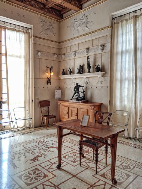 Ancient Greek Home Decor, Ancient Greece House Interior, Grece Antique Aesthetic, Ancient Greek Interior, Greek Style House, Roman Interior Design, Neoclassical Apartment, Greek Room, Greek Furniture