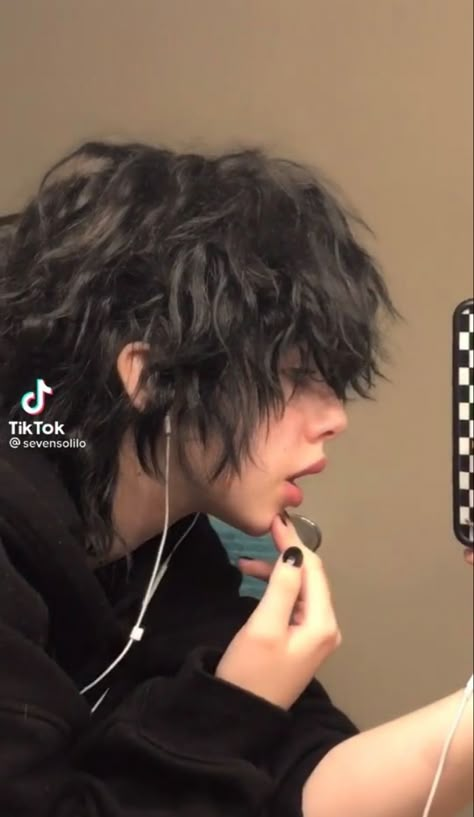 Emo Boy Hair, Trans Masc, Short Grunge Hair, Haircut Inspo, Hair Inspiration Short, Hair Cut Ideas, Punk Hair, Emo Hair, Wolf Cut