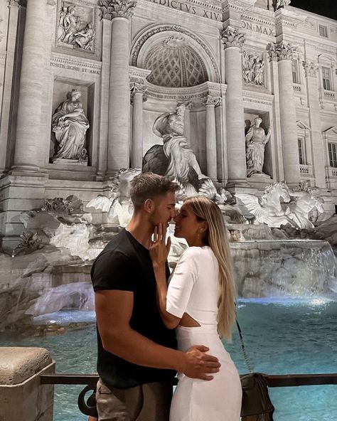 Viktoria Stroka on Instagram: “☁️7” Rome Italy Photography, Rome Pictures, Rome Photography, Rome Photo, Image Couple, Europe Aesthetic, Couples Love, Italy Photography, Foto Baby