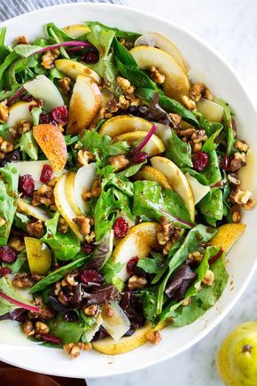 Pear And Parmesan Salad, Salad With Pears And Pecans, Green Salad For Thanksgiving, Salad With Parmesan Cheese, Salad Pear, Pear Walnut Salad, Salad Vinaigrette, Pear Salad Recipes, Balsamic Recipe