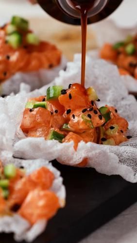 This delicious Spicy Citrus Tamari Salmon is served on rice paper chips for an easy appetizer recipe that's a spicy, tangy, crunchy treat! This snack will be a hit with all of your friends and family! #AsianRecipe #JapaneseRecipe #AppetizerRecipe Rice Paper Chips, Citrus Salmon, Sushi Recipes Homemade, Makanan Diet, Sushi Recipes, Asian Dishes, Food Presentation, Food Plating, Interesting Food Recipes