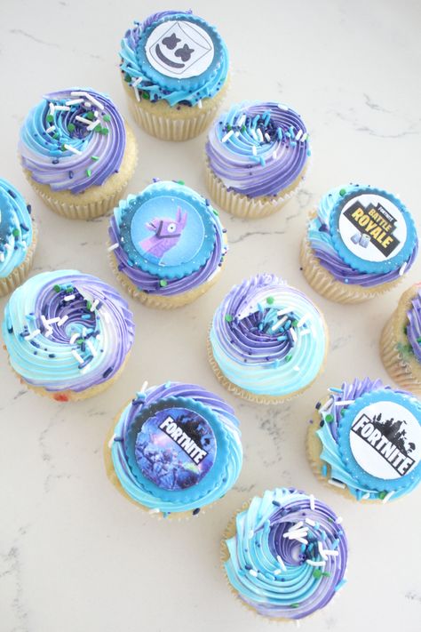 Fornite cupcakes Fortnite Desserts, Fortnite Cupcakes Ideas, Fortnite Cupcakes, Fortnite Birthday, Boys Birthday, Food Dessert, 9th Birthday, 8th Birthday, Yummy Food Dessert