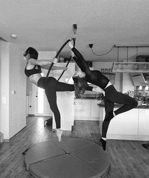 Aerial Hoop Doubles, Aerial Hoop Moves, Aerial Gymnastics, Aerial Fitness, Aerial Acrobatics, Aerial Dance, Pole Dance, Female Pose Reference, Aerial Hoop