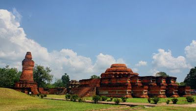 ItuIniAja (I2A): Candi Muara Takus, Pesona Jejak Kerajaan Sriwijaya... Srivijaya Empire, Kampar, Ancient Temple, Ancient Temples, Buddhist Temple, Big Ben, Monument Valley, Golf Courses, Dates