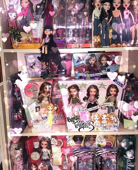 Bratz Display, Bratz Dolls 2000s, Doll Playroom, Dolls 2000s, Gyaru Room, Nostalgic Things, Plastic Fantastic, Bratz Doll Outfits, Brat Doll