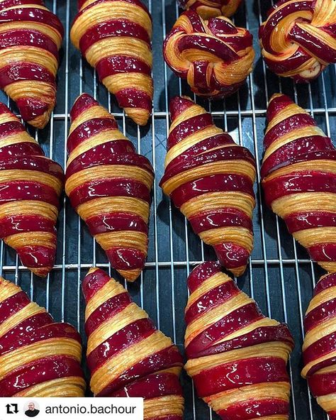 #Repost @antonio.bachour with @bakelikeapro  Raspberry cheesecake filled croissant for my class last week in Bangkok at @bangkokworldpastry with @samirasaadeb #bachourclass #bachour1234 #bachour #antoniobachour #bachourthebaker  #bakelikeaproyoutube Crissonts Recipe, Breakfast Pastries Easy, Filled Croissant, Filled Croissants, Antonio Bachour, Croissant Recipe, Couscous Recipes, Breakfast Pastries, Macaron Recipe