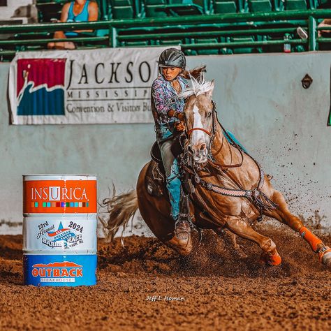 𝐣𝐮𝐧𝐞 𝐝𝐮𝐦𝐩💗 . . . . . #barrelracer #june #month #photodump #ａｅｓｔｈｅｔｉｃ #western #pinterest #explore #explorepage #insta Barrel Racing Photography, Photodump Aesthetic, June Dump, 16th Birthday Wishes, Barrel Horses, Racing Photography, June Month, Aesthetic Western, Outback Steakhouse