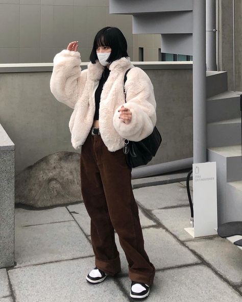 Black Fluffy Jacket Outfit, White Fluffy Jacket Outfit, Jacket Outfit Korean, Fluffy Coat Outfit, Blue Fluffy Jacket, Fuzzy Jacket Outfit, Cream Jacket Outfit, Fluffy Jacket Outfit, White Coat Outfit