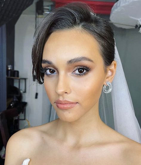 For the bride who wants to glow on her special day… This bridal makeup look is all about timeless elegance with a modern touch. We started with a dewy, radiant base that ensures a flawless finish, giving the skin a soft, ethereal glow. The eyes were designed to be the focal point, with warm, neutral tones blended seamlessly into a soft smoky look, adding depth while keeping the overall feel romantic and sophisticated. Save this post for your wedding inspo and follow us for more bridal make... Gorgeous Eye Makeup, Gorgeous Wedding Makeup, Wedding Makeup Tutorial, Bridal Eye Makeup, Bridal Makeup Looks, Gorgeous Eyes, Neutral Tones, Bridal Looks, Gorgeous Wedding