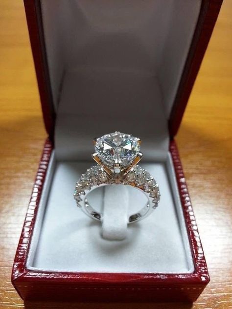 Luxury Wedding Rings For Women, Big Engagement Rings Expensive Diamonds, Expensive Wedding Rings, Big Diamond Engagement Rings, خواتم خطوبة, قلادات متدلية, Big Wedding Rings, Luxury Wedding Rings, Big Engagement Rings