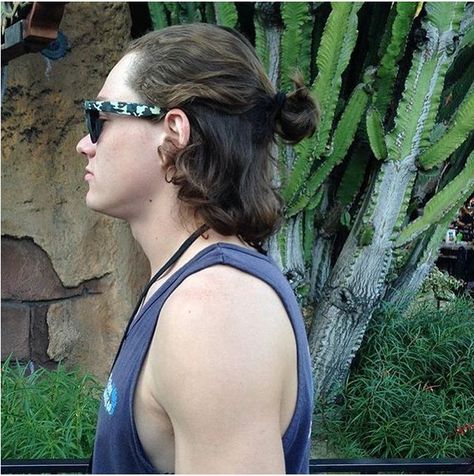 Bun Inspiration, Mens Ponytail Hairstyles, Half Pony Hairstyles, Half Bun Hairstyles, Man Buns, My New Haircut, Hair Styels, Half Bun, Instagram Man