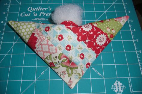 Heart Sachet 10 Heart Sachets Free Pattern, Heart Sachet, Coordinating Fabrics, Lavender Oil, Hobbies And Crafts, Pin Cushions, Christmas Stockings, Heart Shapes, Free Pattern