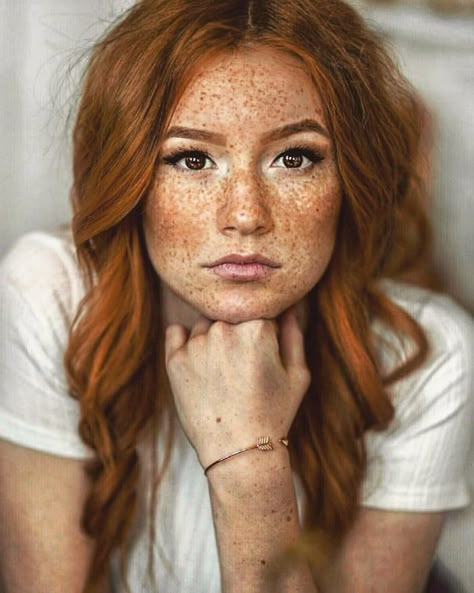 Larissa Red Freckles, Redhead Hairstyles, Red Hair Freckles, Women With Freckles, Beautiful Freckles, Natural Red Hair, Pretty Redhead, Freckles Girl, Red Haired Beauty