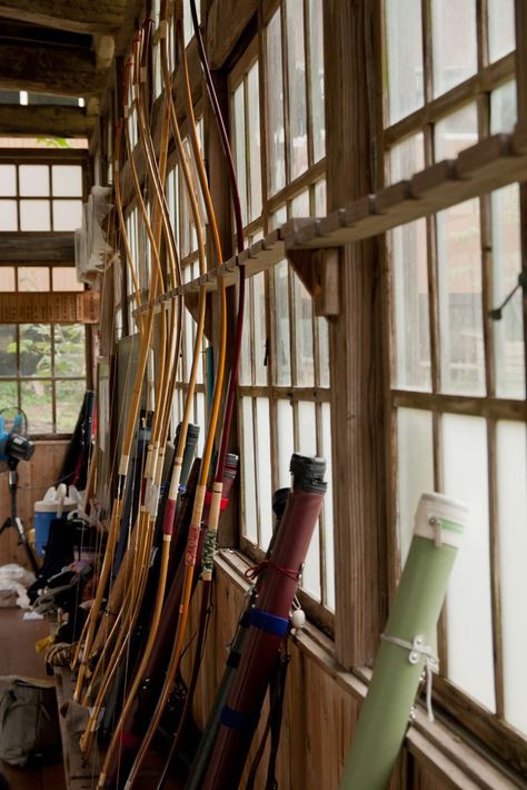 Kyudo Archery, Yumi Bow, Archery Aesthetic, Bow Stand, Traditional Archery, Bow Arrows, Aesthetic Japan, Kendo, Crossbow