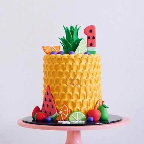 Twotti Frutti Cake, Tutti Frutti Cake Design, Tutti Fruity Party Food, Tutti Fruitti Cake, Twotti Fruitti Cake, Fruit Theme Cake Ideas, Fruit Themed Birthday Cake, Twotti Fruity Birthday Cake, Tutti Frutti Birthday Cake