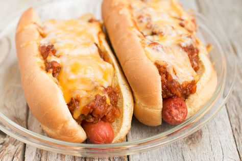 Chili Cheese Dogs in the Slow Cooker or Oven - Oh Sweet Basil Pretzel Hot Dog Buns, Chili Hotdogs, Chili Cheese Dog Recipe, Chili Cheese Dogs, Cheese Dog, Chili Dogs, Hot Dog Recipes, Chili Cheese, Dog Recipes