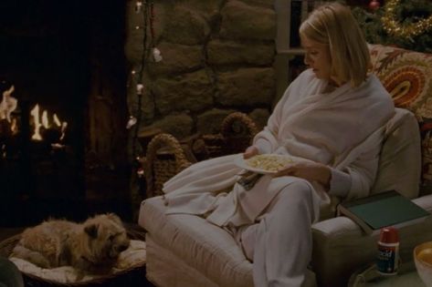 Movie Film Aesthetic, Cashmere Fashion, Best Romantic Comedies, Best Christmas Movies, Nancy Meyers, Perfect Movie, Cashmere Outfits, Soft Hats, Fashion Moments