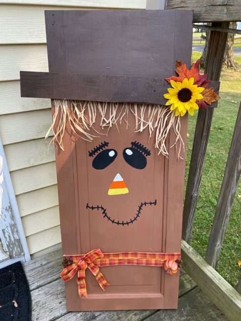 Shutter Projects, Fall Wood Crafts, Fall Scarecrows, Scarecrow, Shutters, Jack O Lantern, Project Ideas, Wood Crafts, Fall Decor