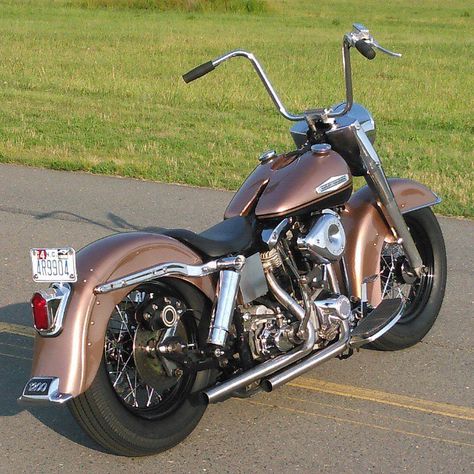 OLD SCHOOL CHOPPERS — @steinway64 71 #harleydavidson #flh #shovelhead... Flh Shovelhead, Harley Davidson Pictures, Harley Shovelhead, Old School Chopper, Motos Harley, Harley Davidson Baggers, Harley Bobber, Classic Harley Davidson, Harley Davidson Bike