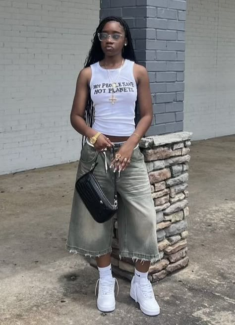 Summer Streetwear Black Women, Jorts Outfit, Street Style Outfits Casual, Modest Casual Outfits, Baggy Streetwear, Dressy Casual Outfits, Fashion Top Outfits, Outfit Inspo Casual, Bermuda Jeans