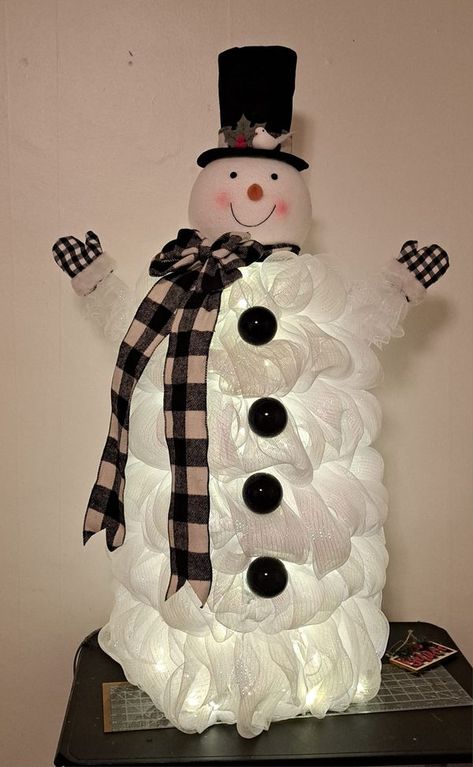 Crafty Fun Group | Another tomatoe cage snowman done | Facebook Mesh Snowman Tomato Cage, Tomato Cage Snowman Tutorial, Tomato Cage Snowman, Tomatoe Cage, Mesh Snowman, Snowmen Crafts, Make A Snowman, Tomato Cages, Snowman Tree