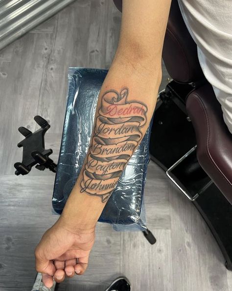 Tattoo Of Daughters Name For Men, Sibling Names Tattoos, Sibling Name Tattoos Ideas, Name Tattoo Designs For Men Fonts, Multiple Name Tattoos, Tattoo Of Kids Names For Women, Tattoos With Names In Them, Siblings Name Tattoo Ideas, Sibling Name Tattoos