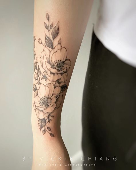 Anemones Flower Tattoo, Anemone Tattoo Design, Anemones Tattoo, Anenome Flower Tattoos, Red Anemone Flower Tattoo, Anemone Flower Tattoo, June Tattoo, Anemone Tattoo, Anemone Symbolism