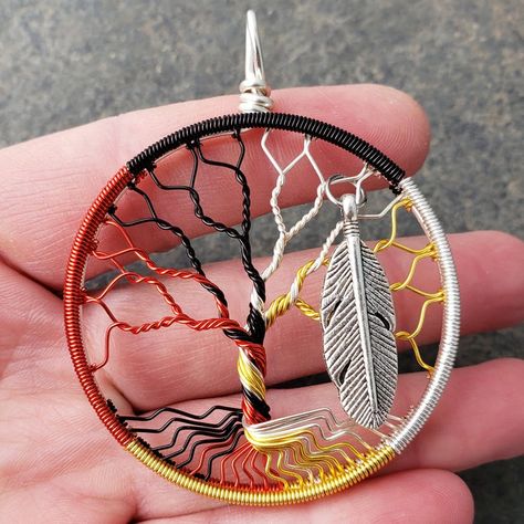 American Sayings, Native Christmas, Easy Dyi, Native American Medicine Wheel, Indigenous Crafts, American Indian Crafts, Dream Catcher Decor, Native American Decor, Small Crafts