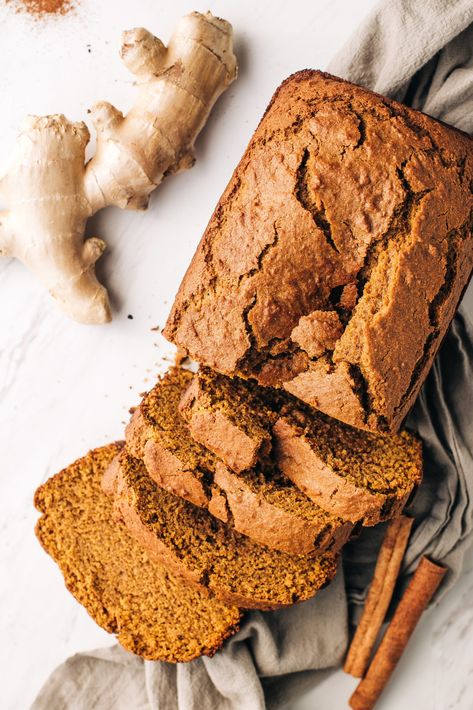 This is the best pumpkin gingerbread recipe you'll ever make. The pumpkin gingerbread is full of warm spices and it's super simple to make! Breakfast Dessert Recipes, Best Pumpkin Bread Recipe, Pumpkin Gingerbread, Healthy Pumpkin Bread, Chilled Desserts, Pumpkin Pie Mix, Sugar Pumpkin, Warm Cake, Gingerbread Recipe