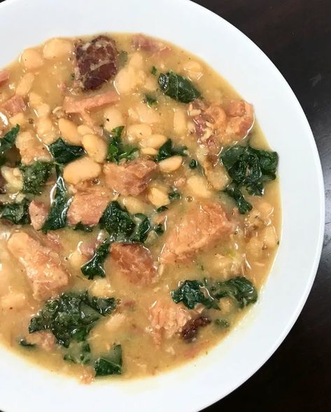 Slow Cooker Veggie Soup, White Bean Ham Soup, Bean Ham Soup, Crockpot Ham And Beans, Ham Hock Soup, Ham Bean Soup, Kale And Bean Soup, Dry Beans Recipe, White Bean Kale Soup